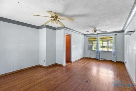 Tiny photo for 5434 Lewis Avenue, Toledo, OH 43612 (MLS # 6136602)