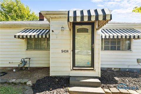 Tiny photo for 5434 Lewis Avenue, Toledo, OH 43612 (MLS # 6136602)