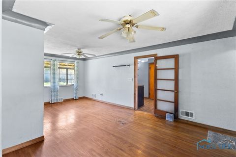 Tiny photo for 5434 Lewis Avenue, Toledo, OH 43612 (MLS # 6136602)