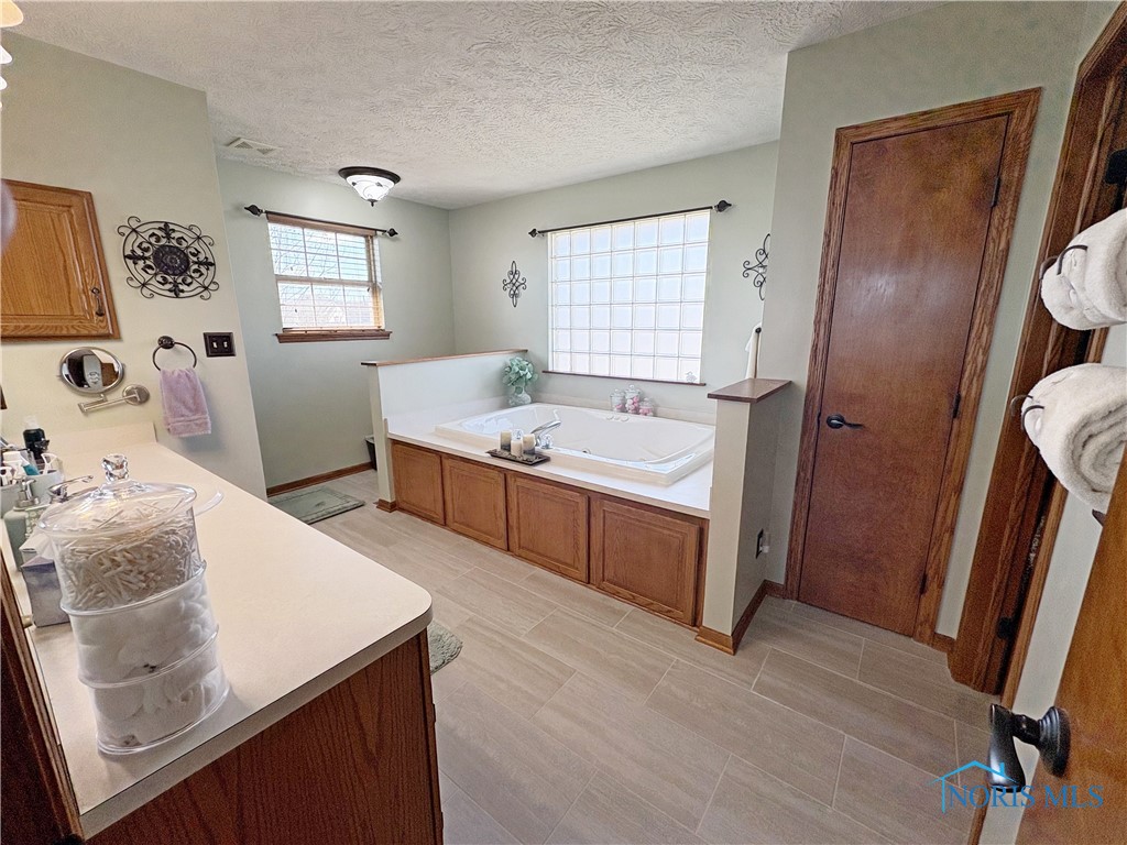 941 Hunter Court, Bowling Green, Ohio image 24
