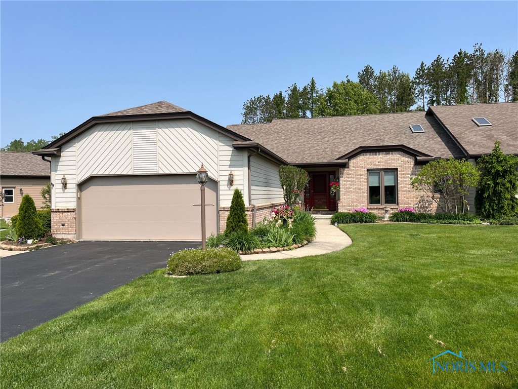 10262 Rue Du Lac Rd, Whitehouse, Ohio image 2