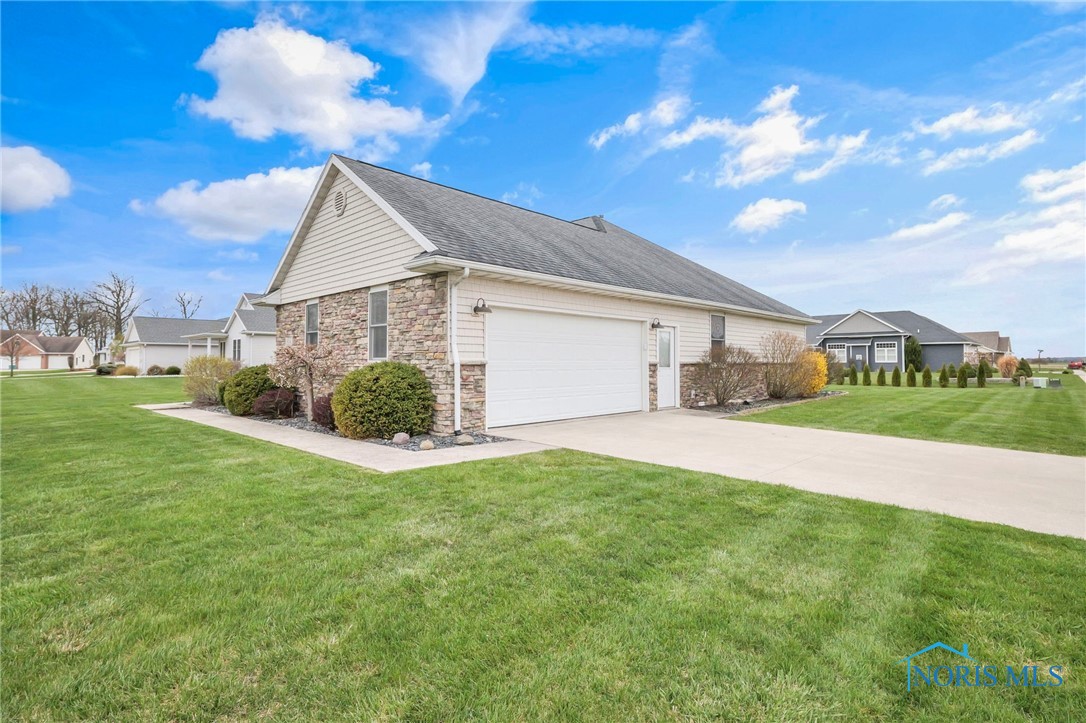904 Alberta Circle, Bowling Green, Ohio image 3