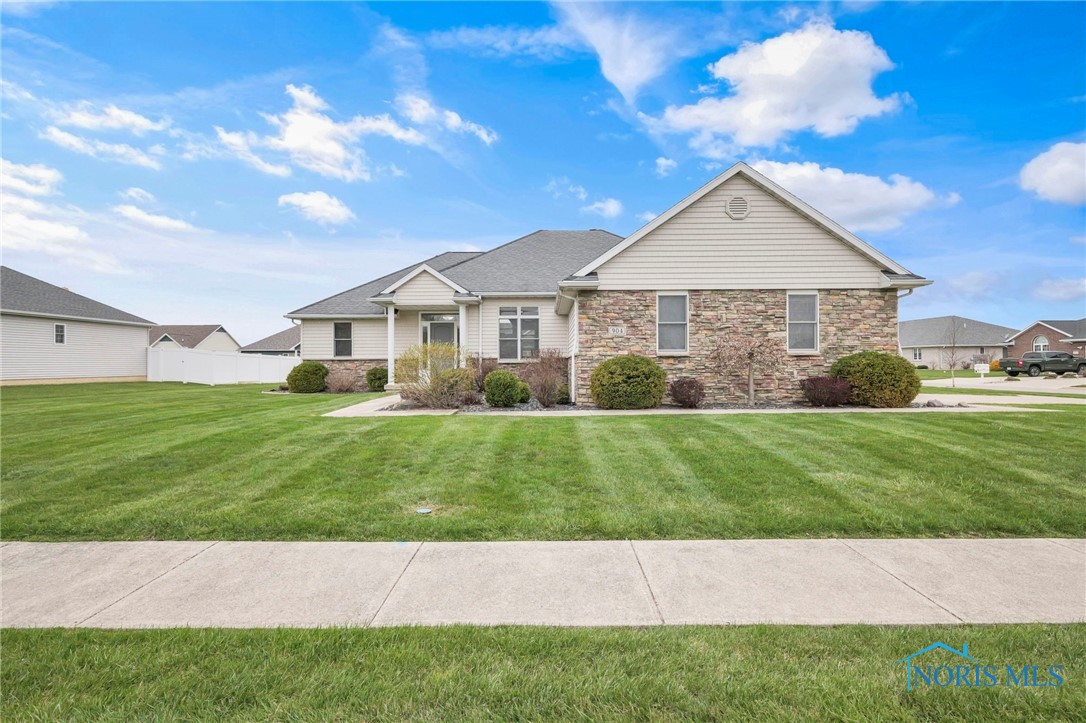 904 Alberta Circle, Bowling Green, Ohio image 2