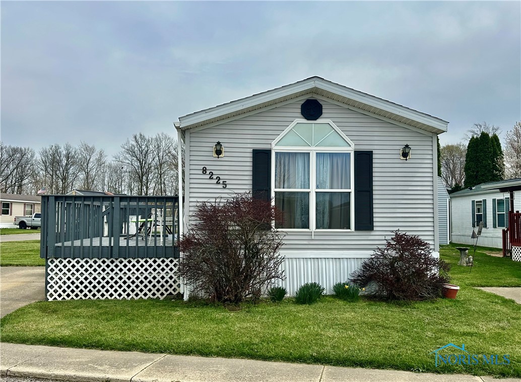 8225 Oakwood Drive, Findlay, Ohio image 2