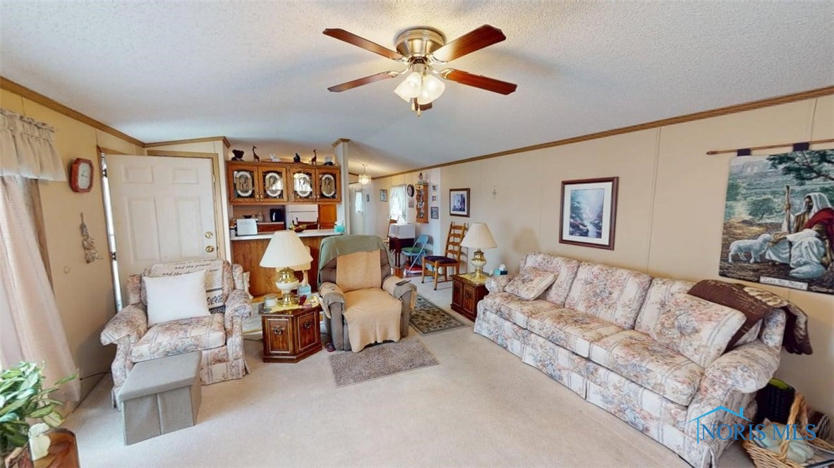 8225 Oakwood Drive, Findlay, Ohio image 5