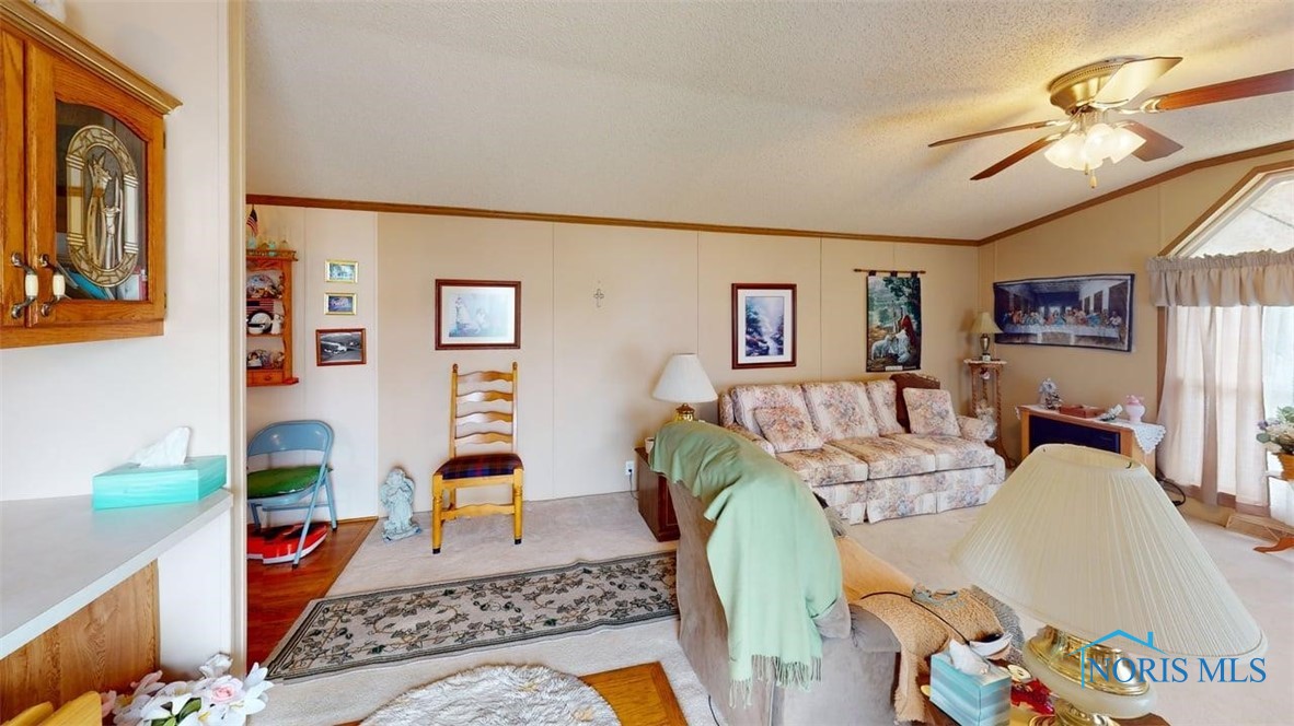 8225 Oakwood Drive, Findlay, Ohio image 4