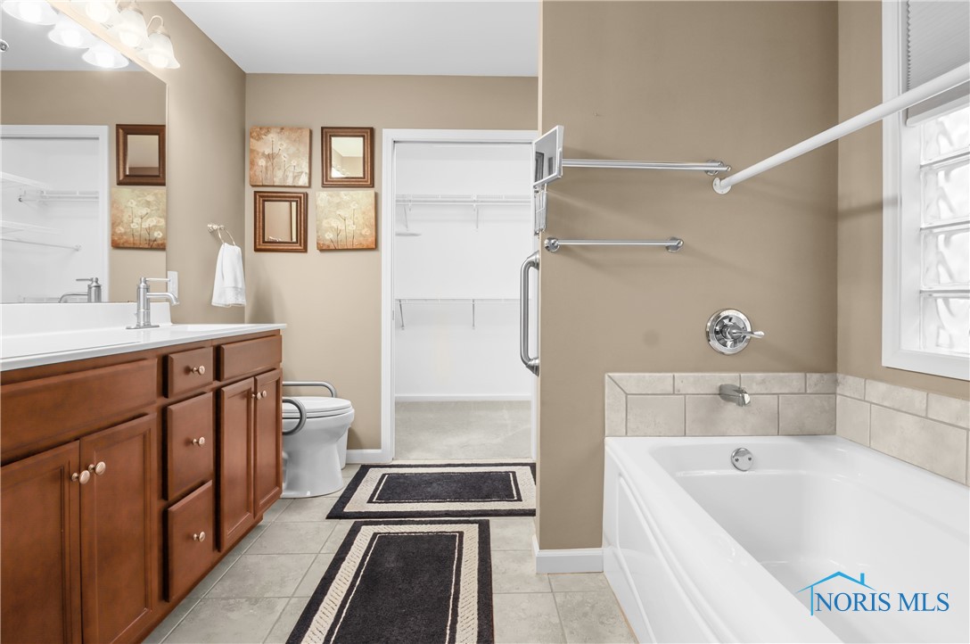 817 Meadowland Trail, Toledo, Ohio image 29