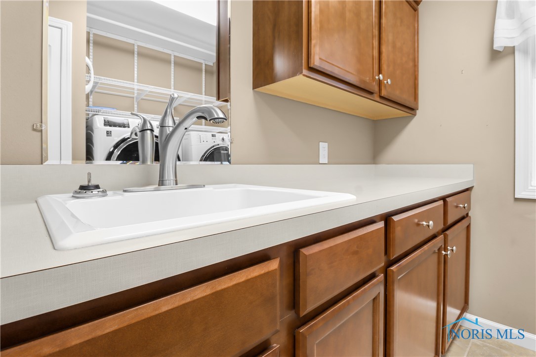 817 Meadowland Trail, Toledo, Ohio image 35