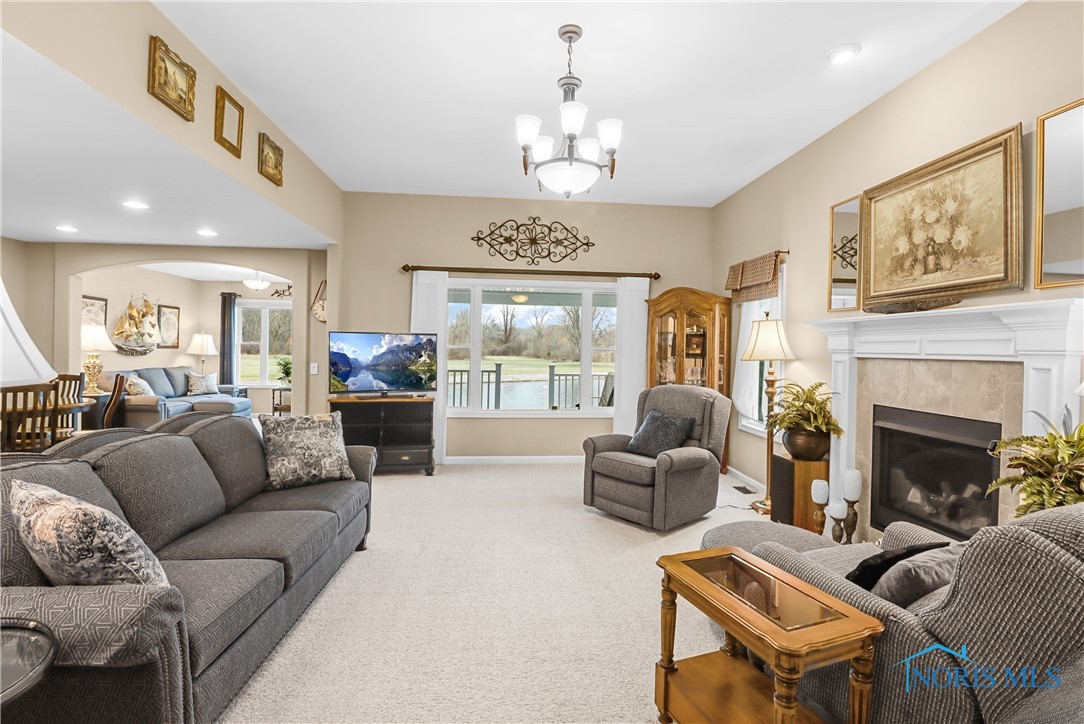 817 Meadowland Trail, Toledo, Ohio image 9