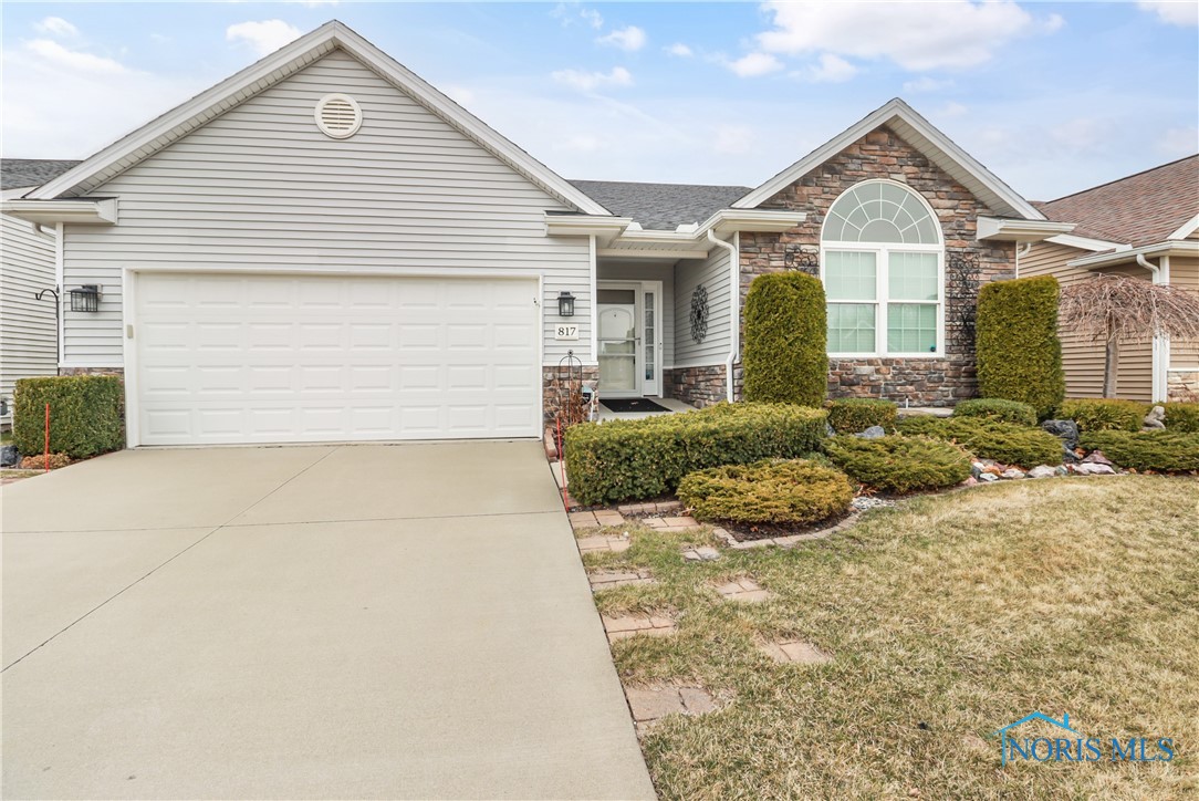 817 Meadowland Trail, Toledo, Ohio image 2