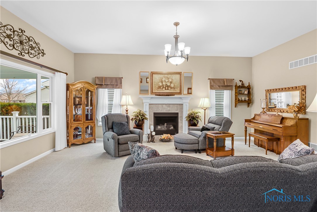 817 Meadowland Trail, Toledo, Ohio image 8