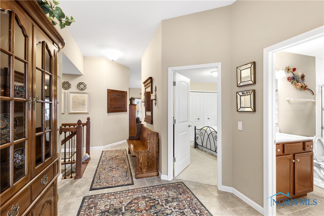 817 Meadowland Trail, Toledo, Ohio image 6