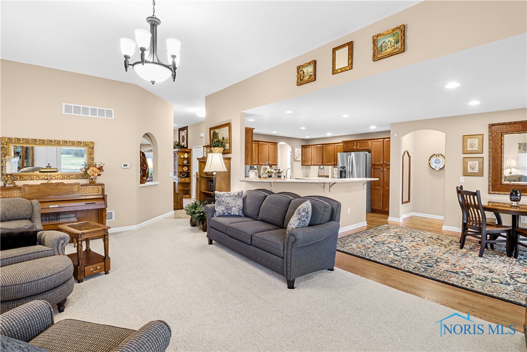 817 Meadowland Trail, Toledo, Ohio image 11