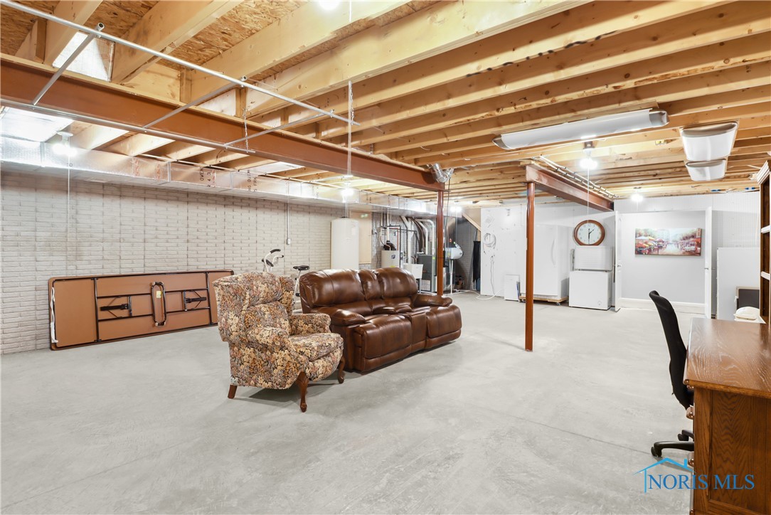 817 Meadowland Trail, Toledo, Ohio image 38