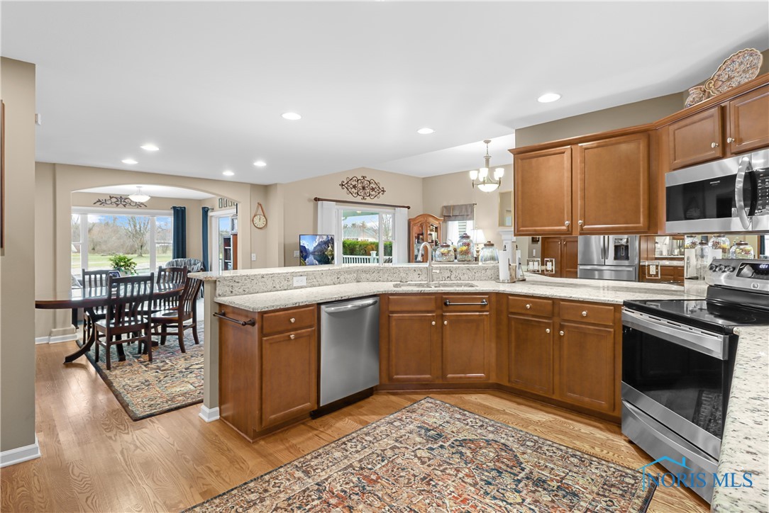 817 Meadowland Trail, Toledo, Ohio image 13