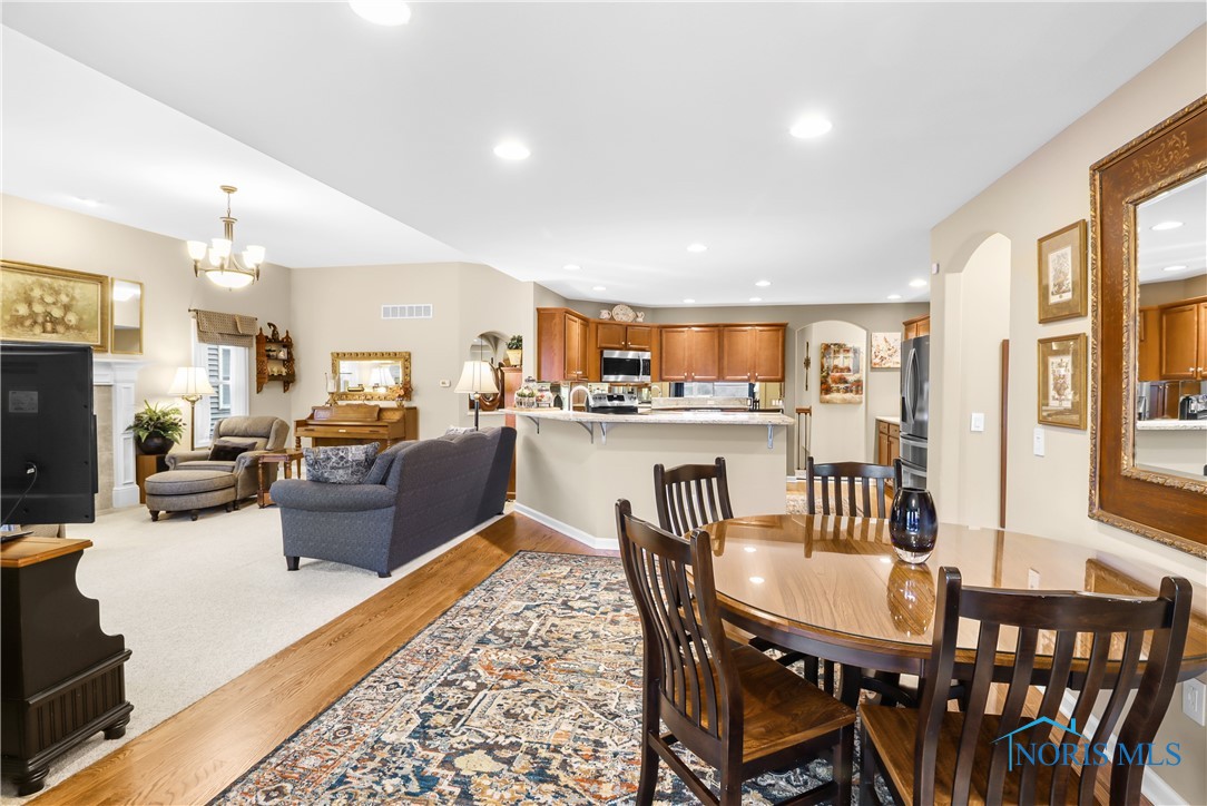 817 Meadowland Trail, Toledo, Ohio image 17