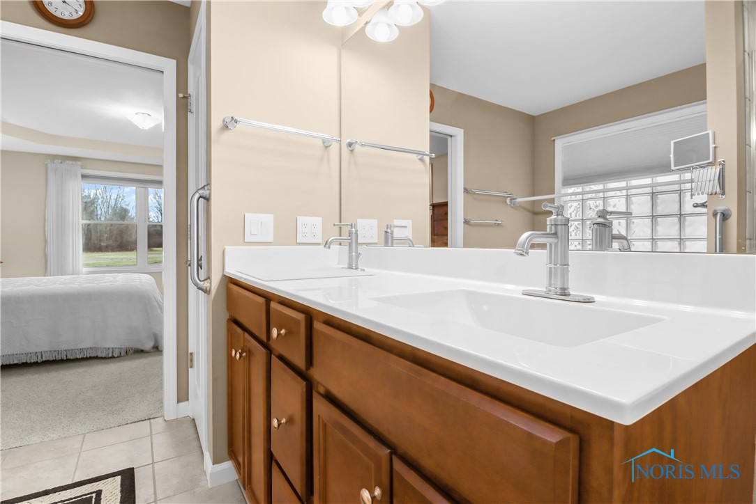 817 Meadowland Trail, Toledo, Ohio image 28