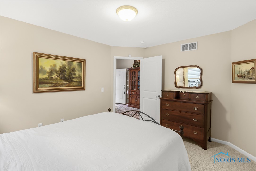 817 Meadowland Trail, Toledo, Ohio image 25
