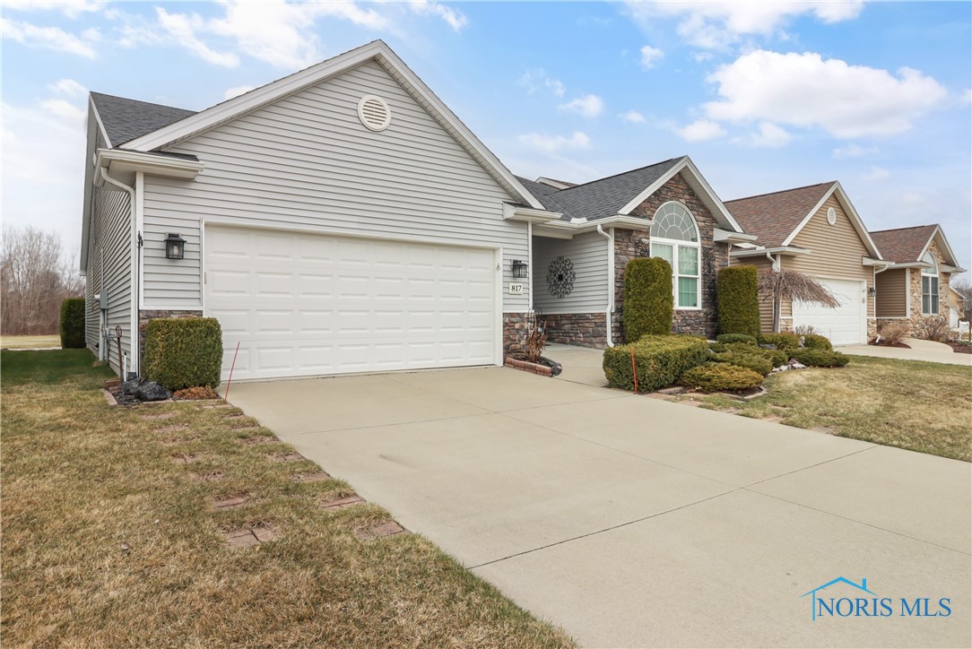 817 Meadowland Trail, Toledo, Ohio image 3