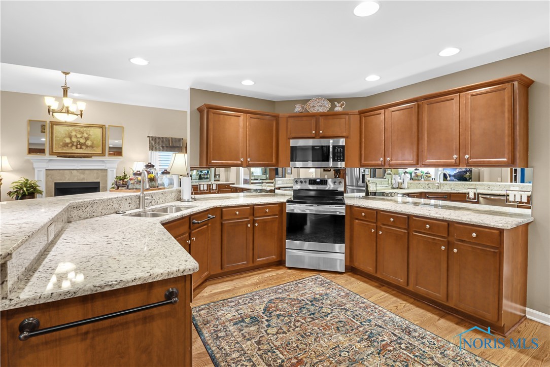 817 Meadowland Trail, Toledo, Ohio image 14