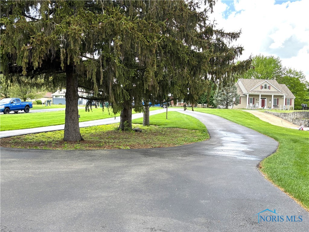 611 Marilyn Drive, Rossford, Ohio image 7