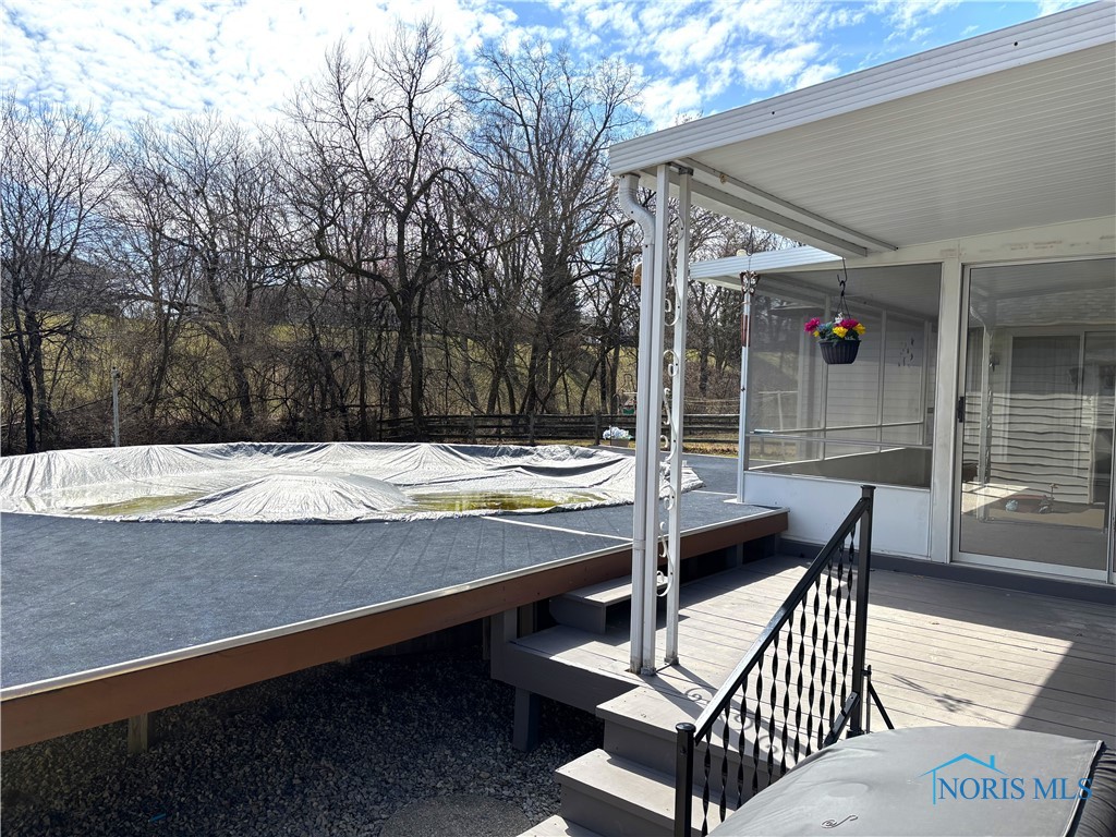 611 Marilyn Drive, Rossford, Ohio image 4
