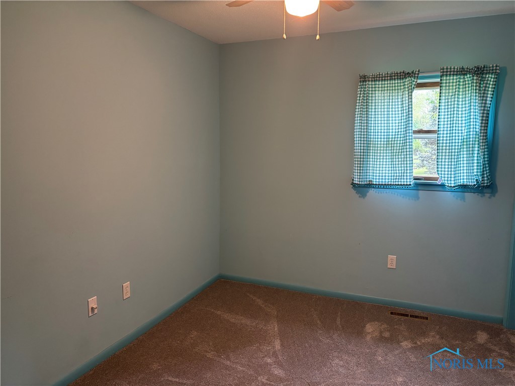 611 Marilyn Drive, Rossford, Ohio image 18