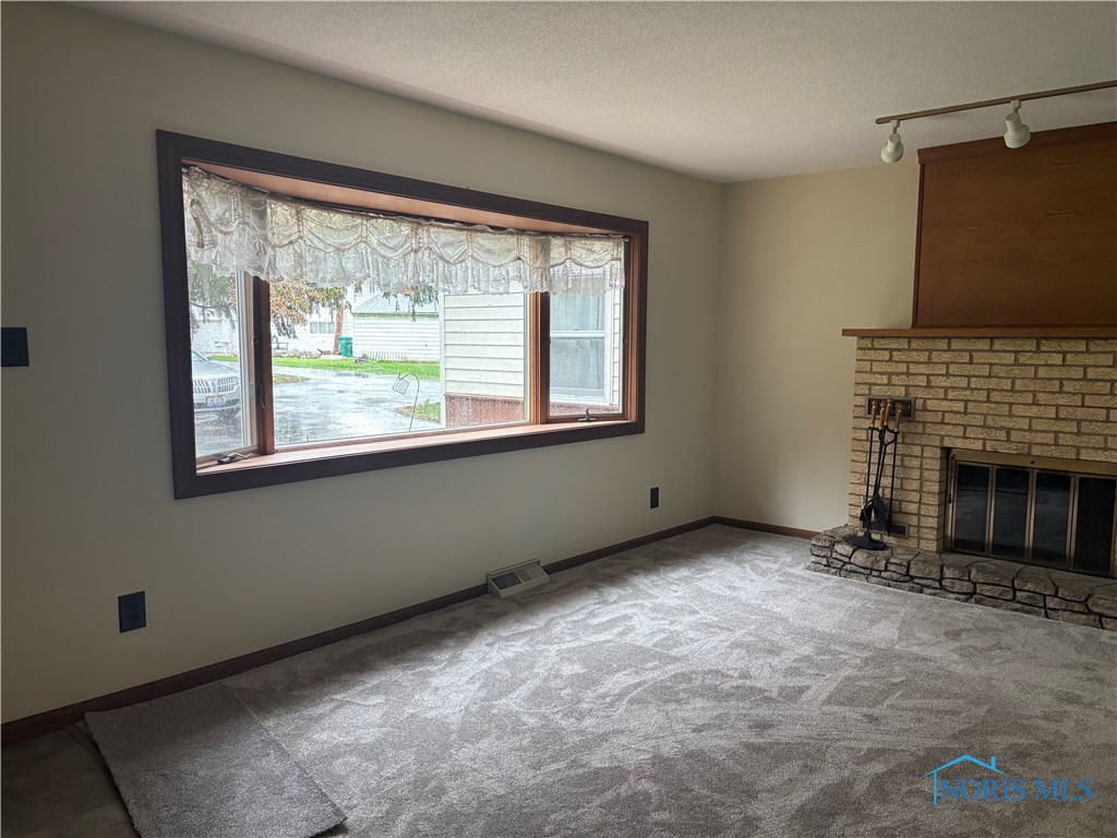 611 Marilyn Drive, Rossford, Ohio image 8