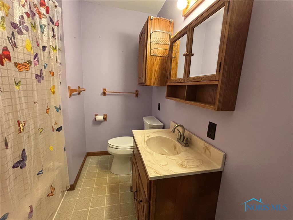 611 Marilyn Drive, Rossford, Ohio image 16