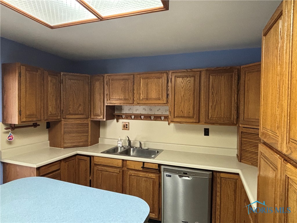 611 Marilyn Drive, Rossford, Ohio image 10