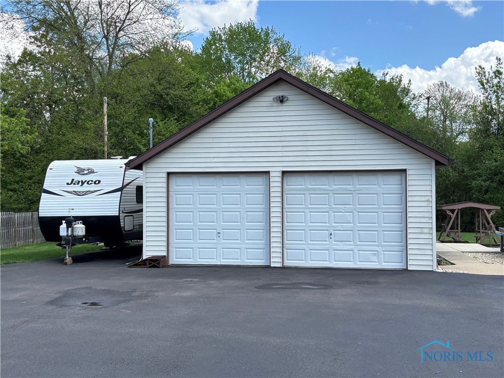 611 Marilyn Drive, Rossford, Ohio image 23