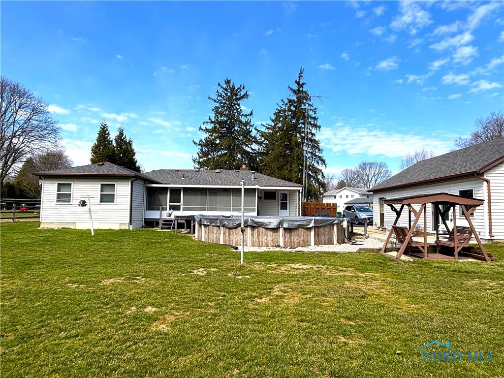 611 Marilyn Drive, Rossford, Ohio image 2
