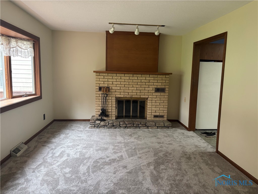 611 Marilyn Drive, Rossford, Ohio image 9