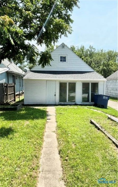 Tiny photo for 1754 Finch Street, Toledo, OH 43609 (MLS # 6136599)