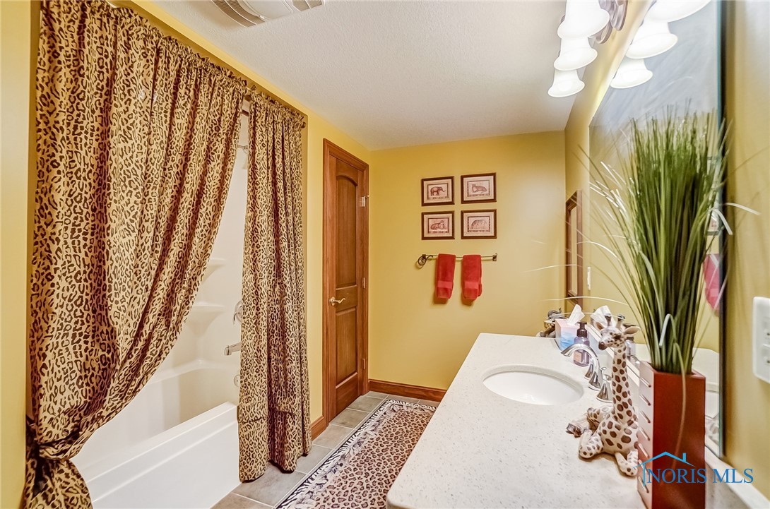 6535 Silver Lake Drive, Findlay, Ohio image 42
