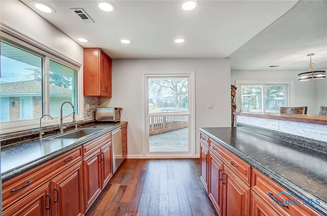4211 Curtice Road, Northwood, Ohio image 17