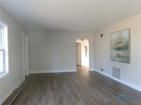 Tiny photo for 209 W Broadway Street, Leipsic, OH 45856 (MLS # 6135984)