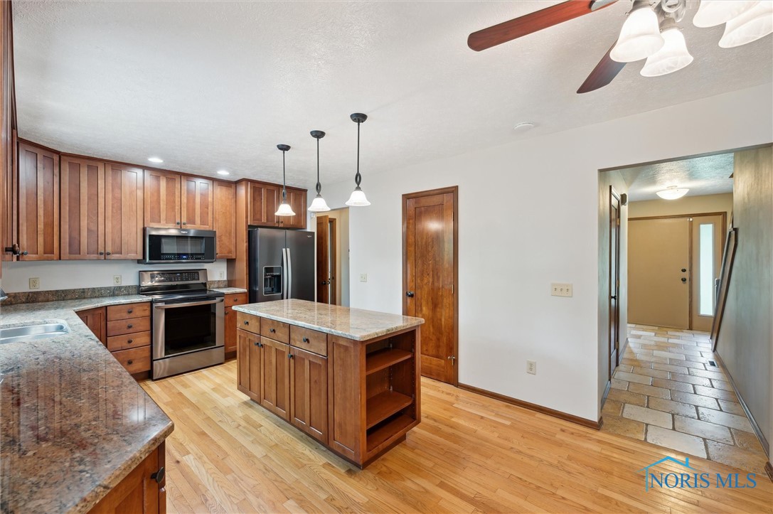 4426 Candlewood Lane, Sylvania, Ohio image 9