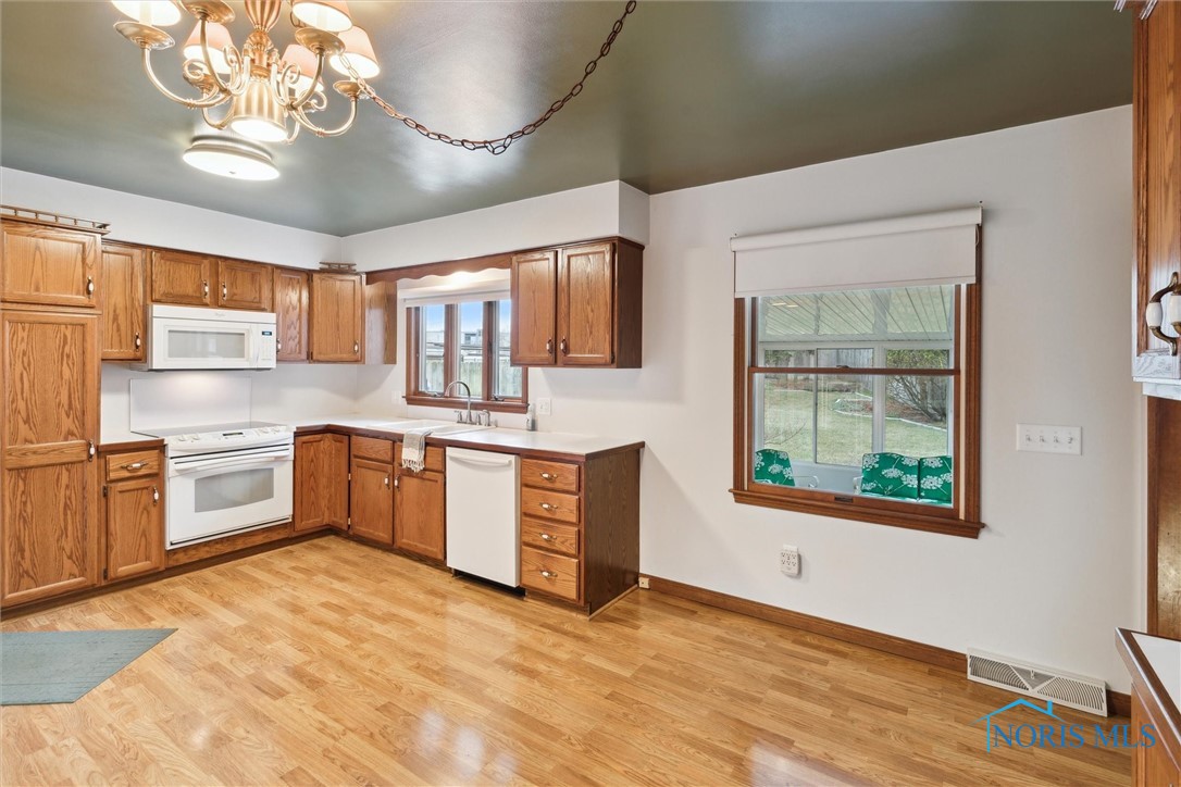 116 Rossway Avenue, Rossford, Ohio image 14
