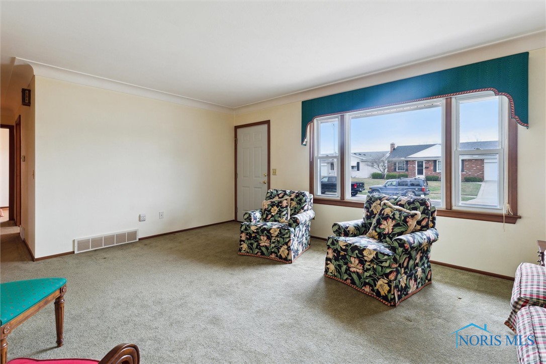 116 Rossway Avenue, Rossford, Ohio image 6