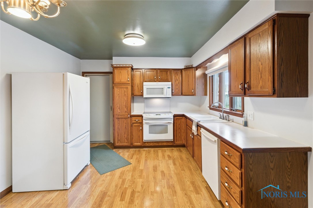 116 Rossway Avenue, Rossford, Ohio image 12