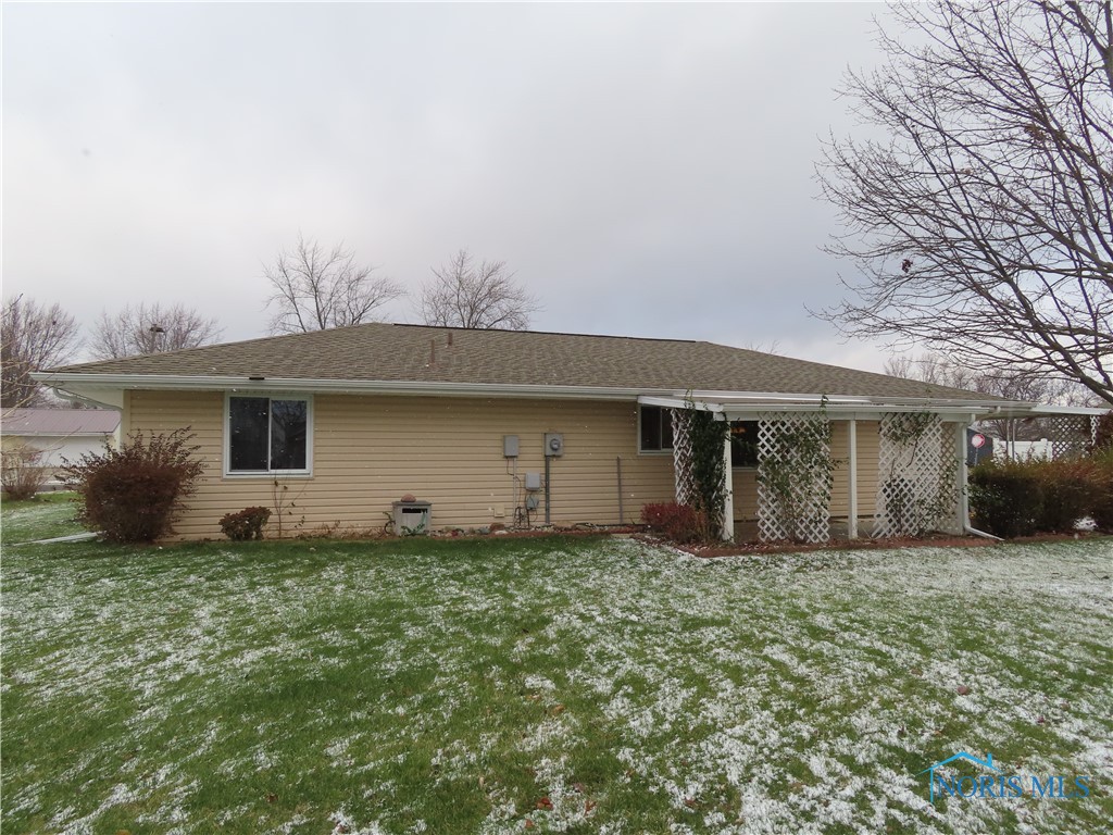 1332 Colonial Lane, Bryan, Ohio image 3