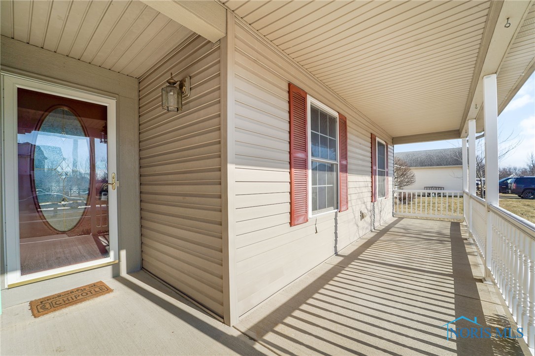 5682 Blue Grass Drive, Walbridge, Ohio image 4