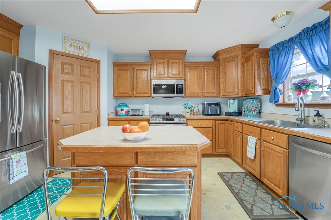 5682 Blue Grass Drive, Walbridge, Ohio image 16