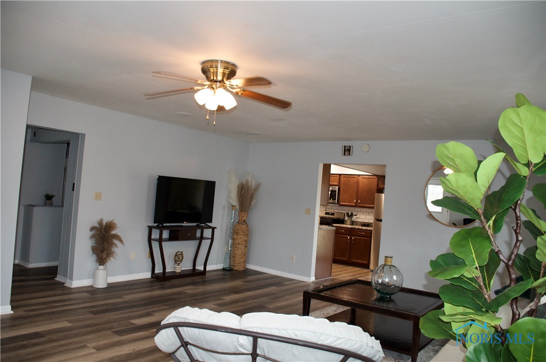 Bradner, Ohio 43406, United States, 3 Bedrooms Bedrooms, ,2 BathroomsBathrooms,Residential,Active,98823