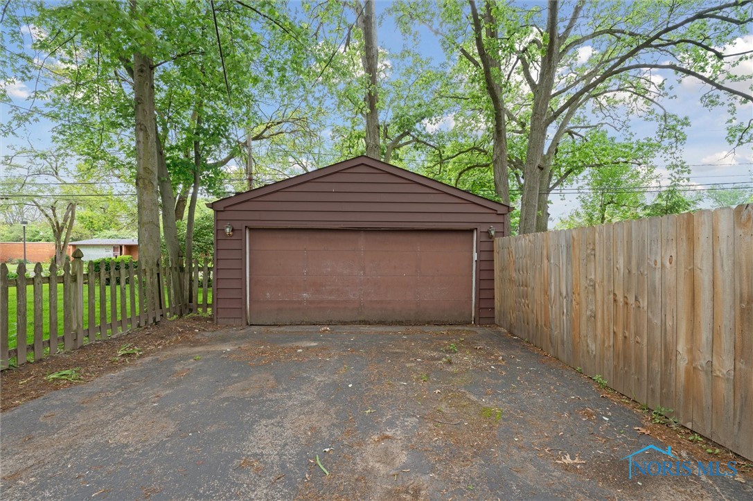 3425 Drummond Road, Toledo, Ohio image 40