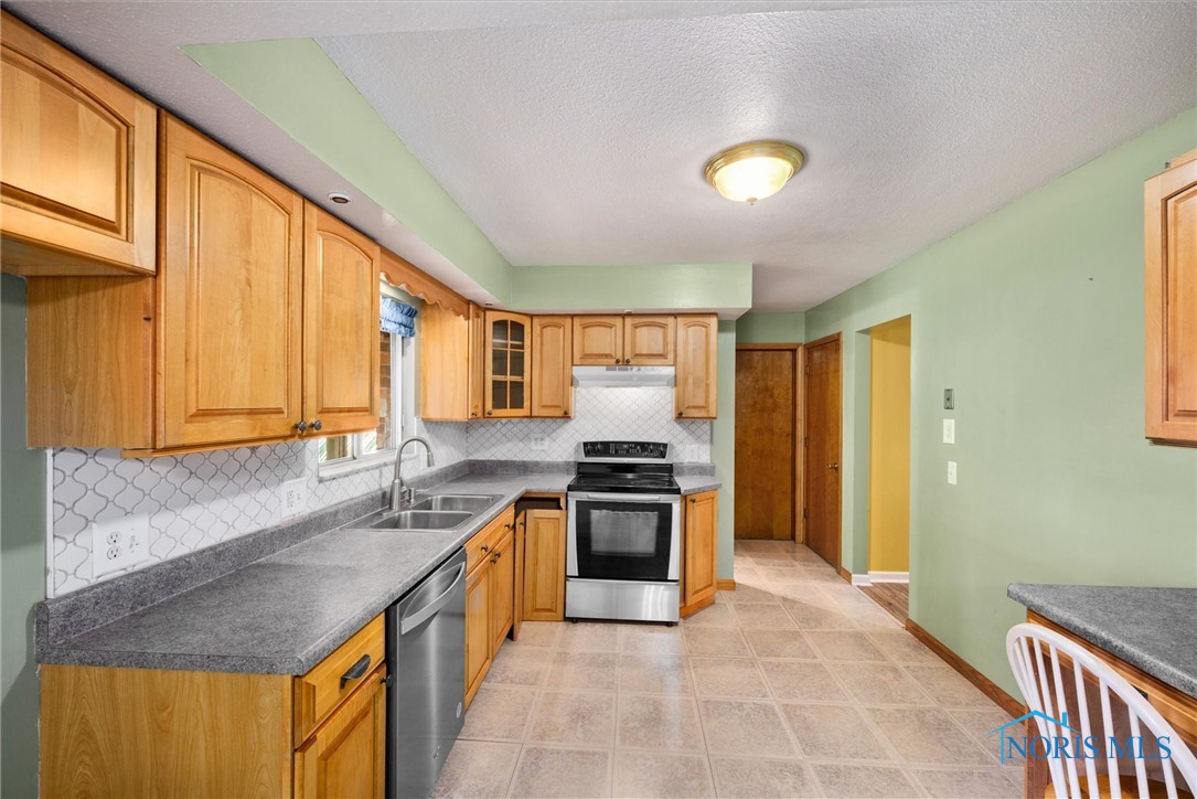 801 Regina Parkway, Toledo, Ohio image 16