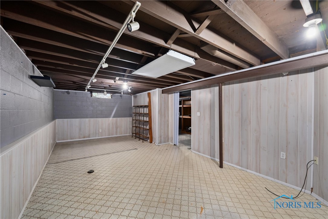 801 Regina Parkway, Toledo, Ohio image 31