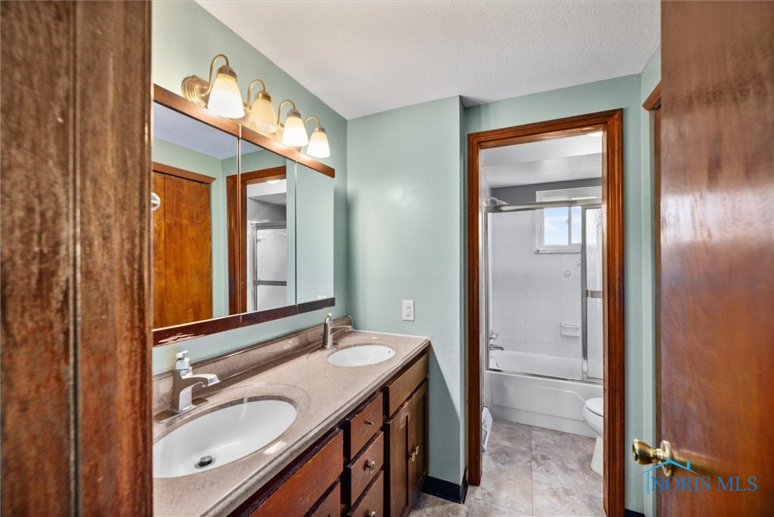 801 Regina Parkway, Toledo, Ohio image 24