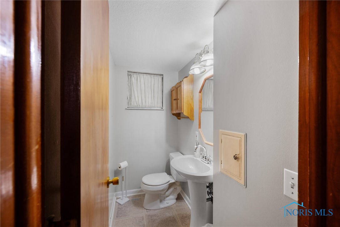 801 Regina Parkway, Toledo, Ohio image 19